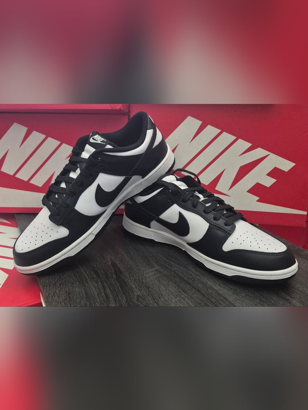 Nike Men’s Black/White Low-Top Sneakers